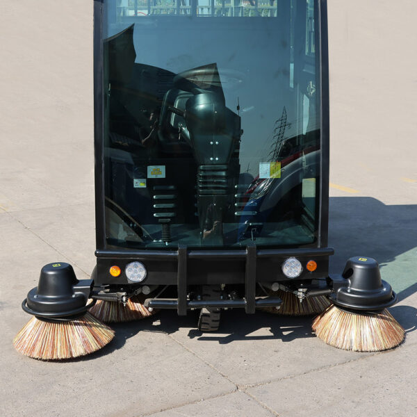 BARREDORA HOMBRE A BORDO BATERIA 5500W 8V 150A A88 LUSTER - Imagen 2